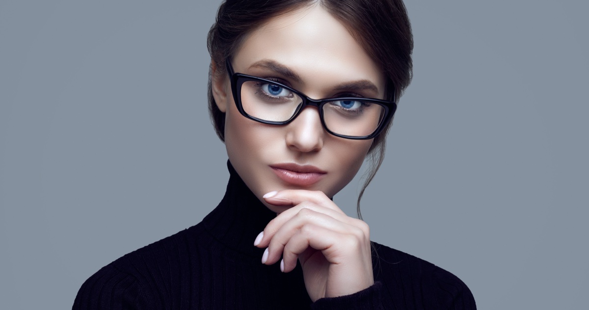 What Are the Best Glasses Frame Styles for a Minimalist Wardrobe?