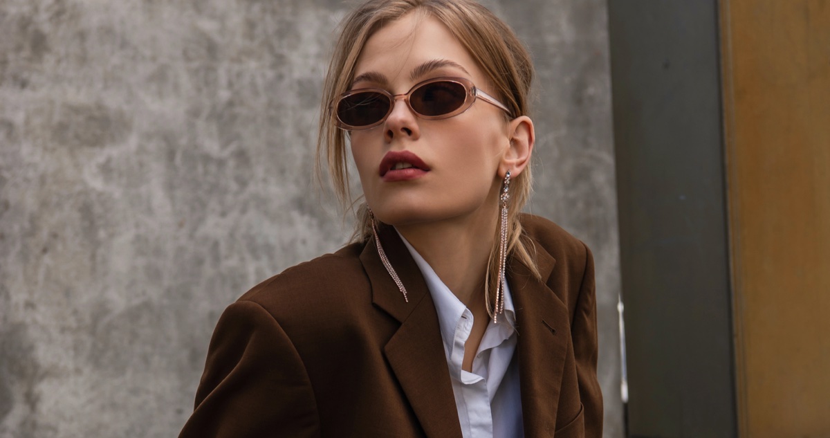 How Women Are Styling Sunglasses With Everyday Outfits How Women Are Styling Sunglasses With Everyday Outfits